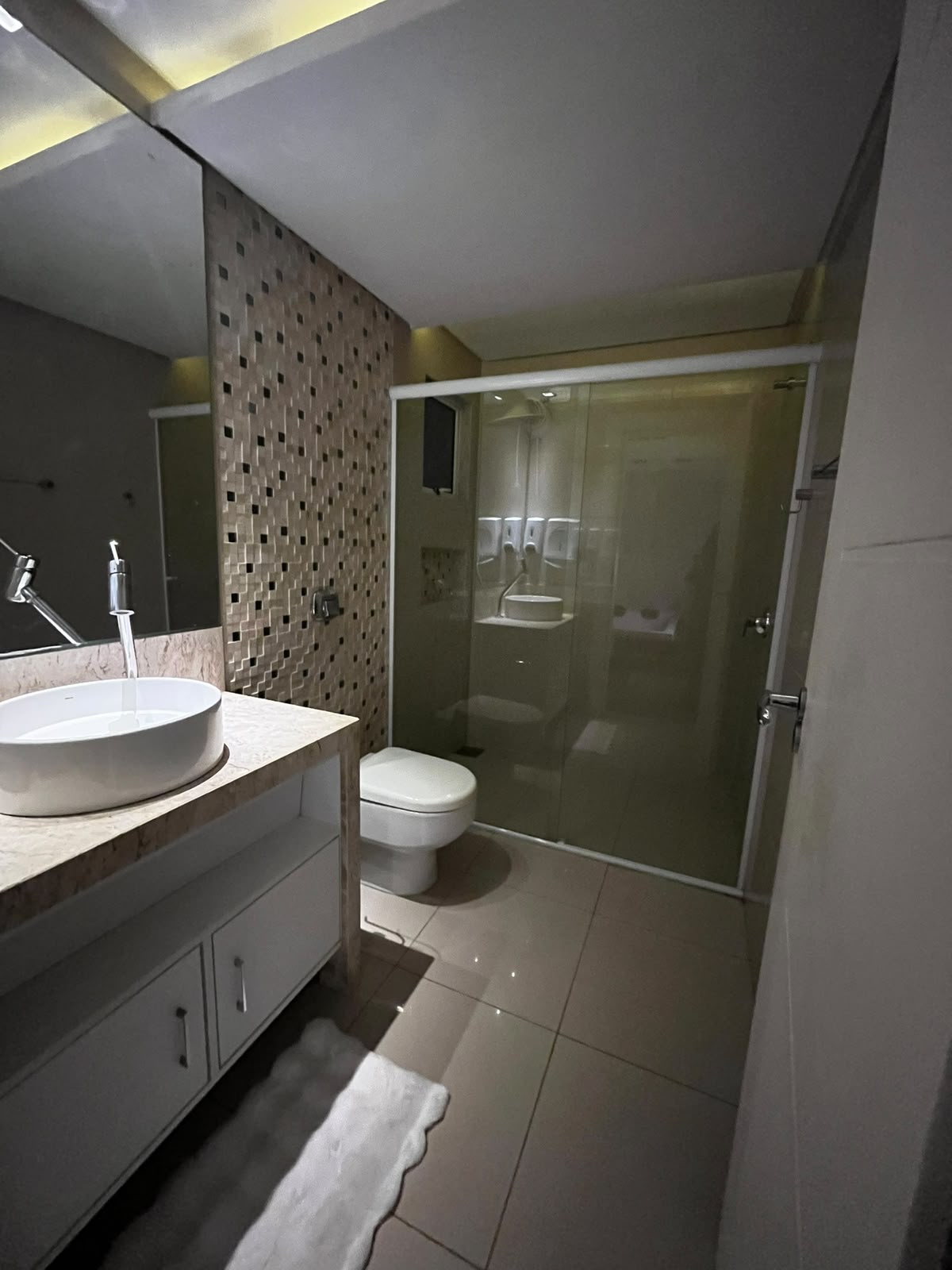 Banheiro com ducha privativa