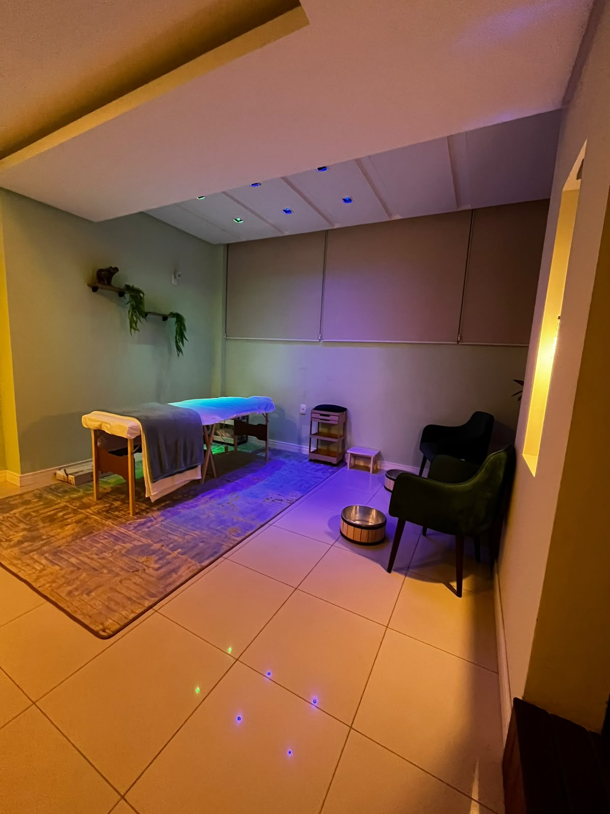 Sala de massagem com cromoterapia