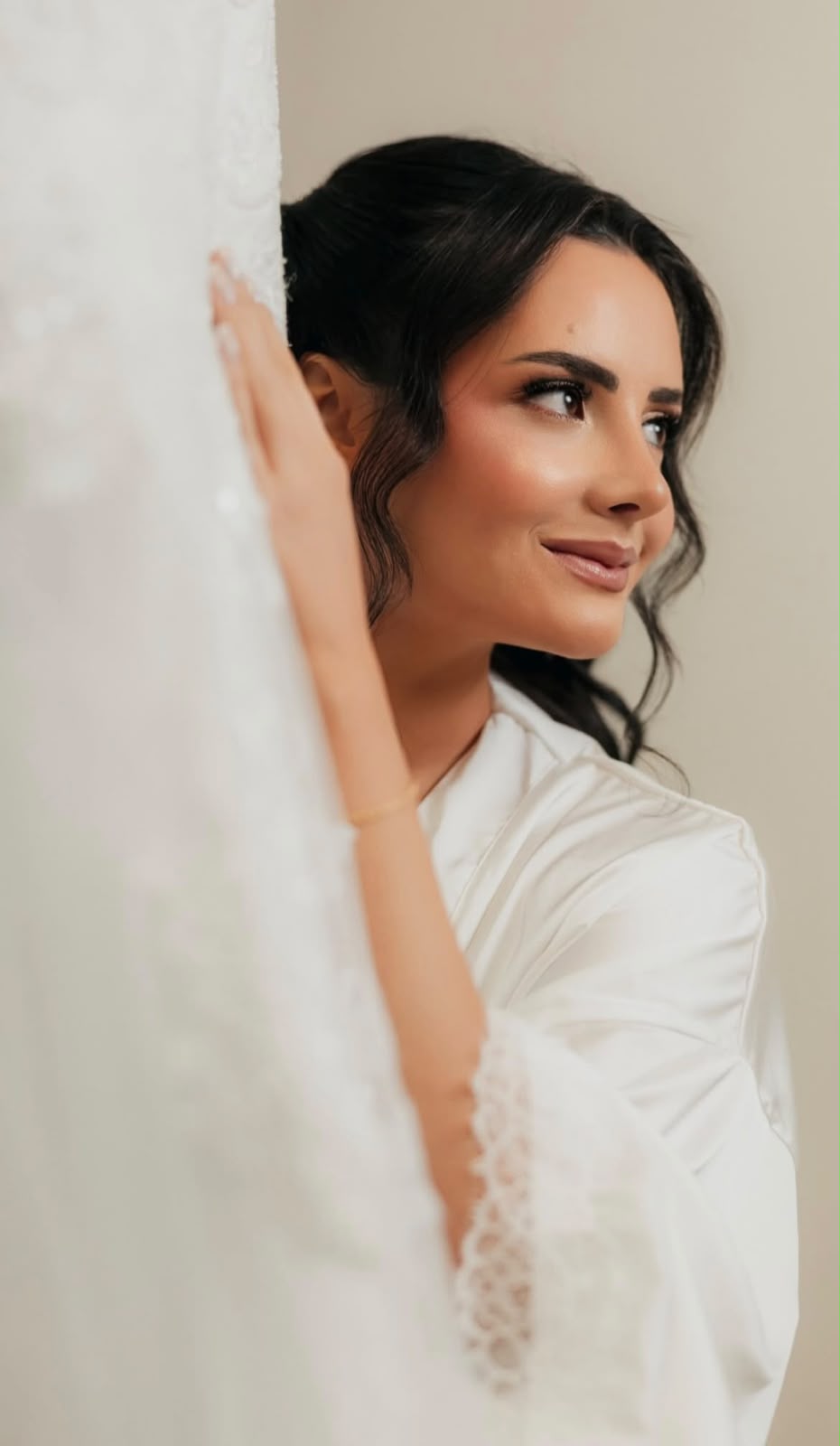 Noiva pronta com maquiagem e penteado